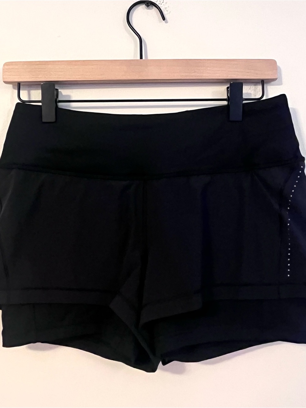 Lululemon Athletica Women’s Black Shorts Size 6 2.25 Inch Inseam Biker Shorts